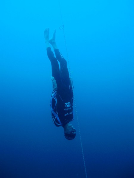 William Trubridge (NZL) descends to 85m during his qualifying heat in the Constant Weight, No Fins (CNF) category.